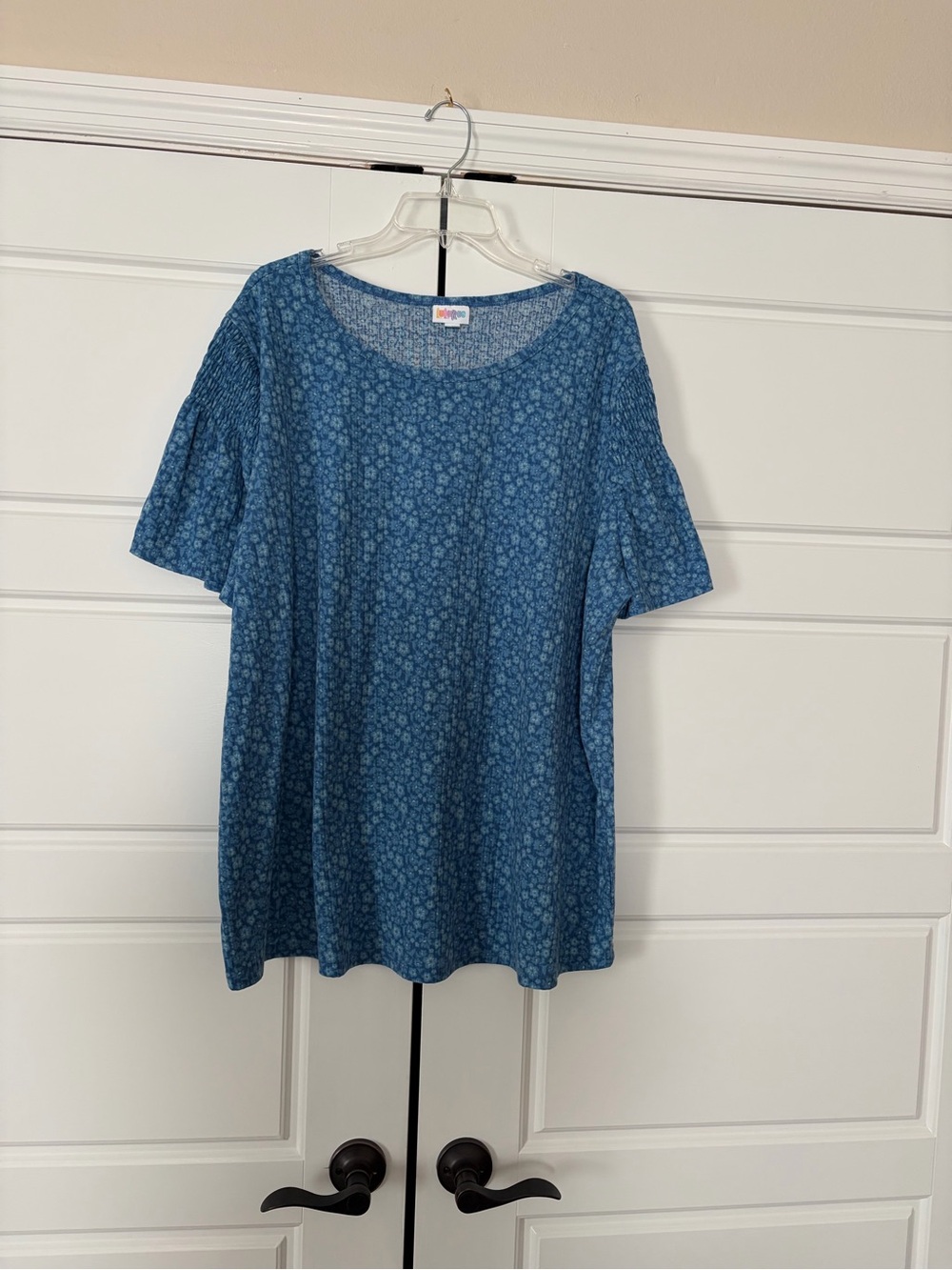 LuLaRoe Blue Floral Short Sleeve Scoop Neck Top